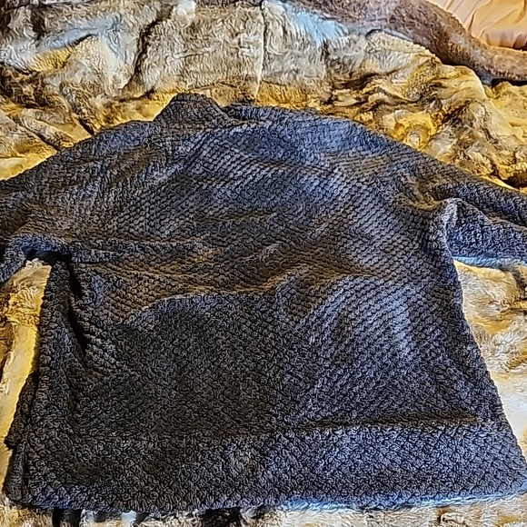 Small plush pullover - Picture 3 of 5